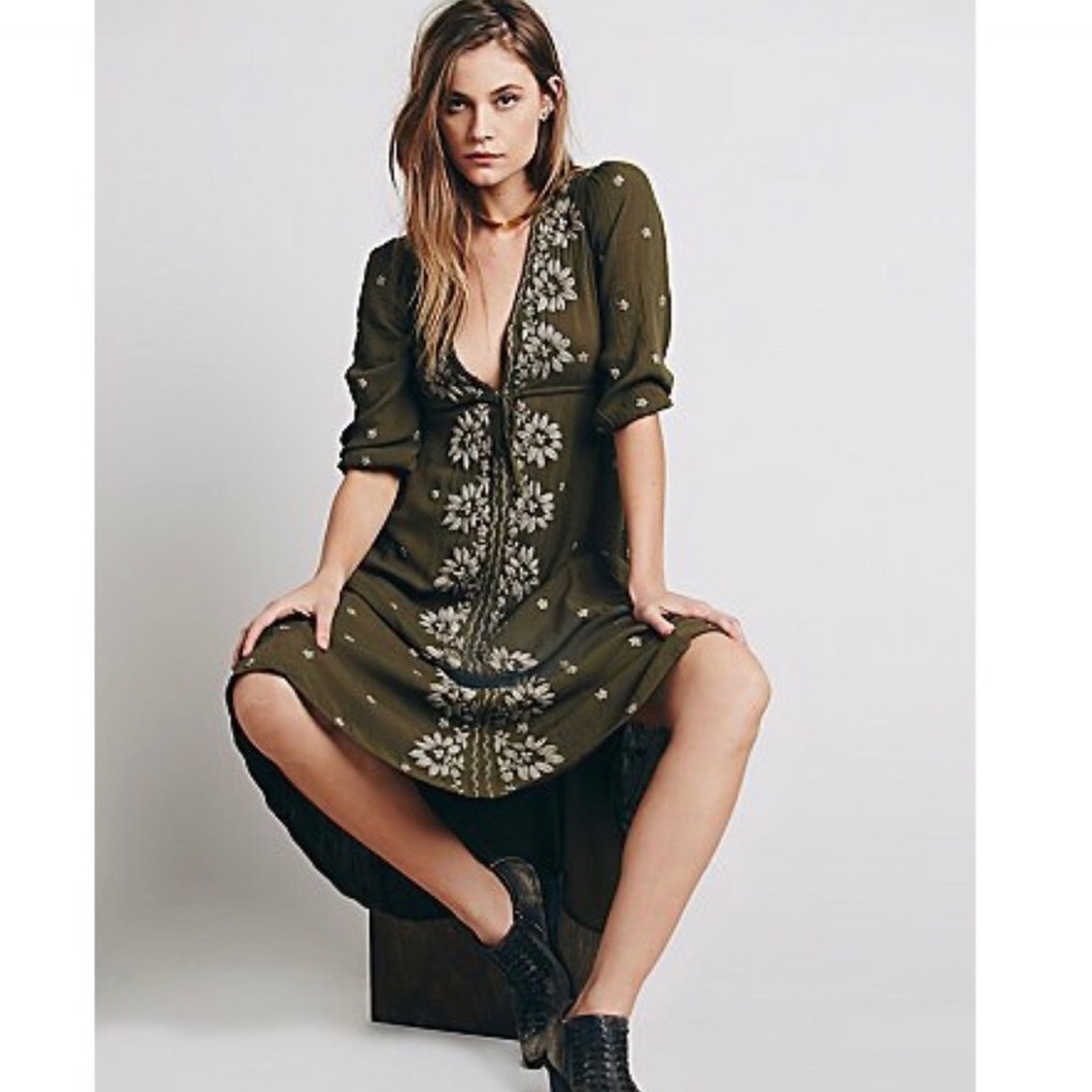✨Freepeople embroidered fable dress size XS✨